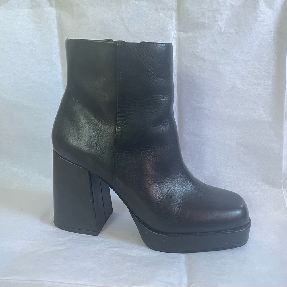Steve Madden Edsel Black Leather Boots - Picture 2 of 3